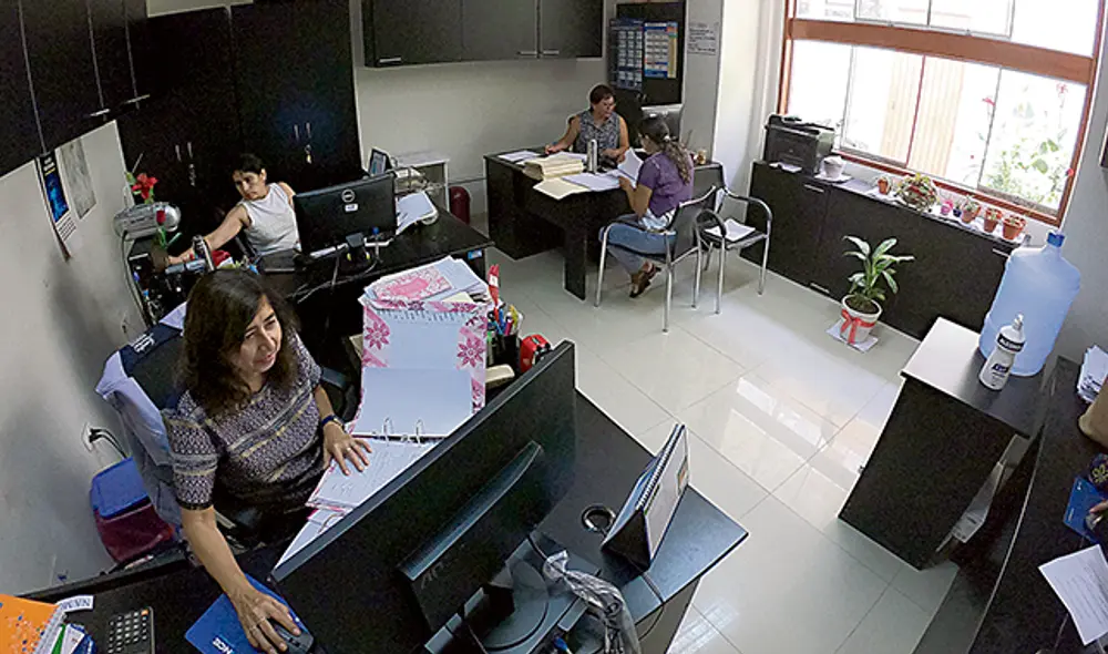 Seguridad social. A la fecha hay más de 291 mil trabajadores con licencia sin goce de haber. Foto: Bryan Rubio. Seguridad social. A la fecha hay más de 291 mil trabajadores con licencia sin goce de haber. Foto: Bryan Rubio.