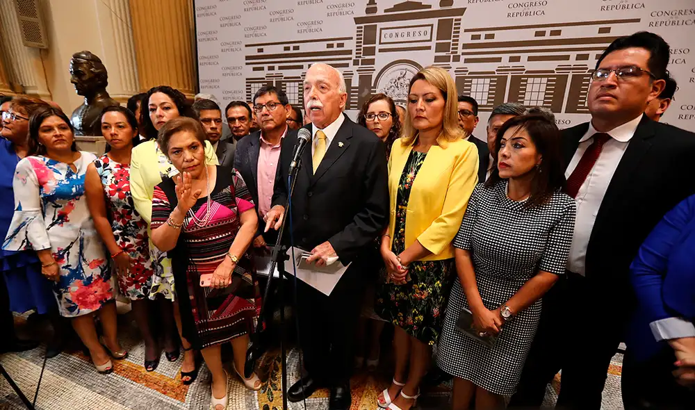 Fuerza Popular. Bancada fujimorista dejó de funcionar en el Congreso con la disolución. Solo quedan once de ellos en la Comisión Permanente. Foto: Jorge Cerdán.