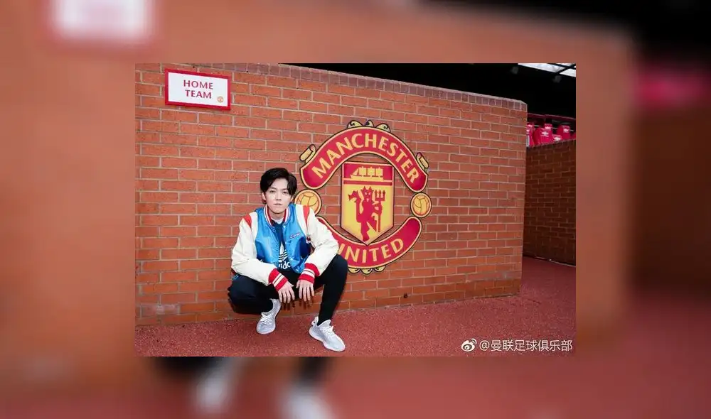 LuHan en el centro de entretenimiento de Manchester United LuHan en el centro de entretenimiento de Manchester United