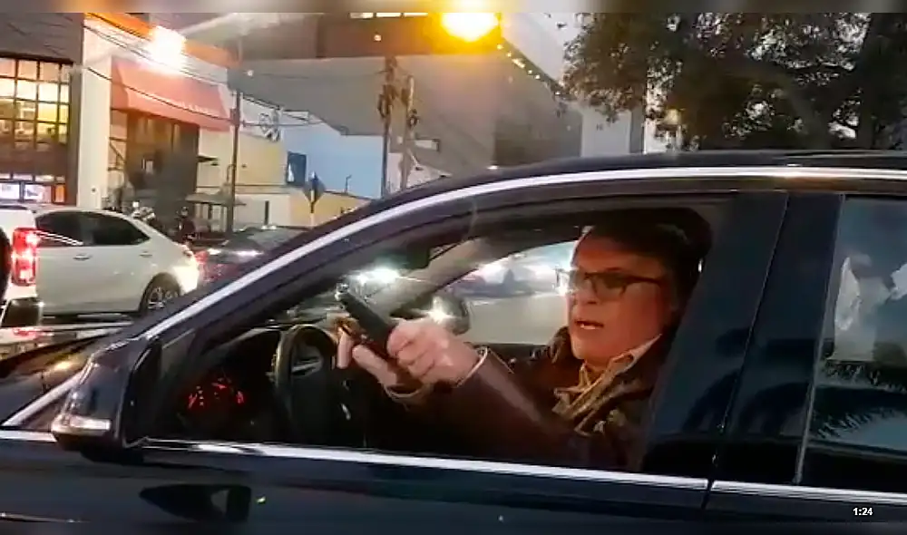 Sujeto amenaza con arma de fuego a conductor en plena vía pública [VIDEO] 