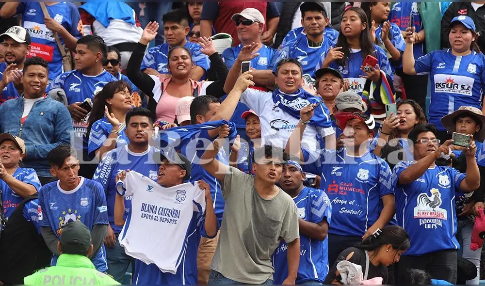 Los hinchas del Santos FC de Nazca alentaron también a su equipo.