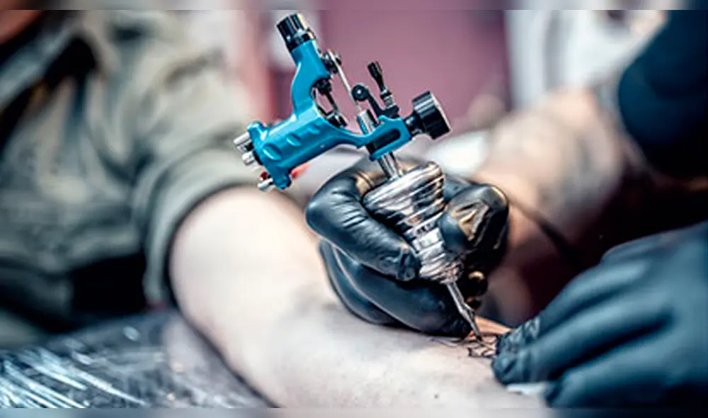 Facebook: se hizo un tatuaje en honor a su madre, pero un detalle arruina todo [FOTO]