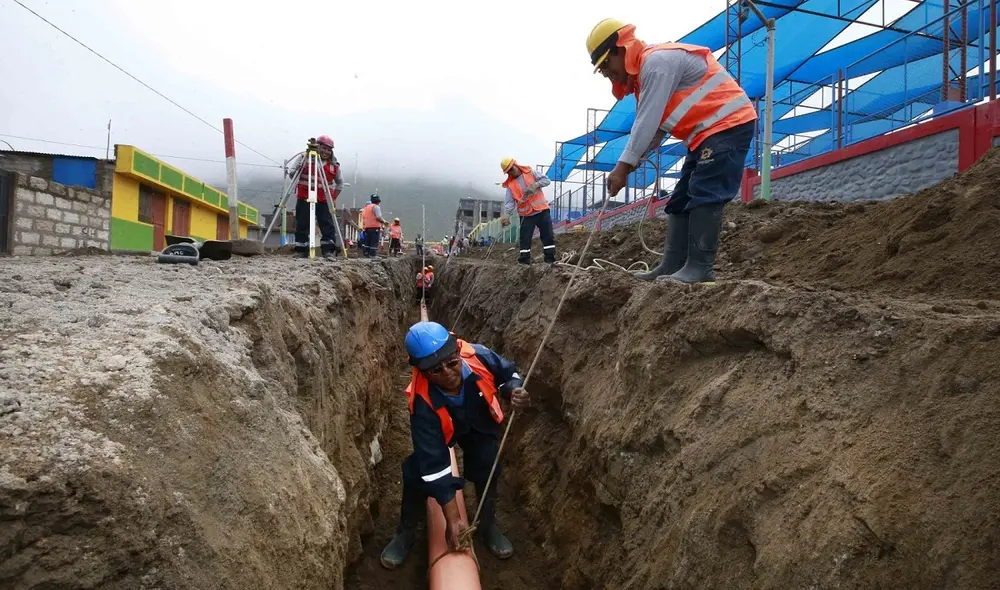 Es necesario señalar por qué vías pasará la conexión de agua. Foto: Perú Construye.