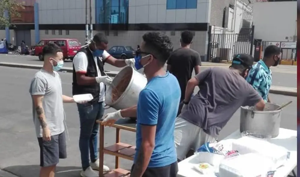 Hinchas de Alianza Lima prepararon olla común para pucallpinos. Foto: Twitter