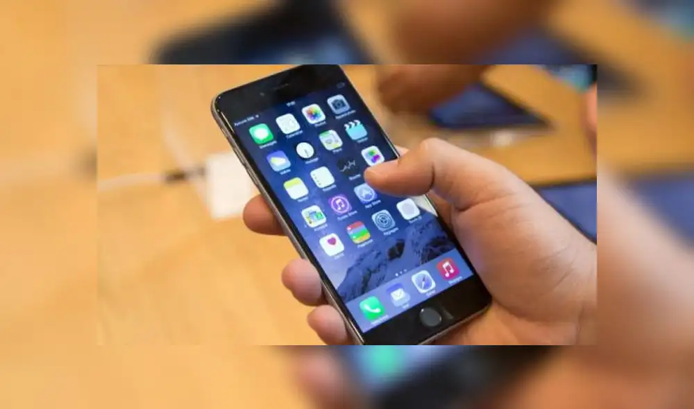 Apple fue acusada de ralentizar el rendimiento de los iPhone para que los usuarios compren nuevos teléfonos. Apple fue acusada de ralentizar el rendimiento de los iPhone para que los usuarios compren nuevos teléfonos.