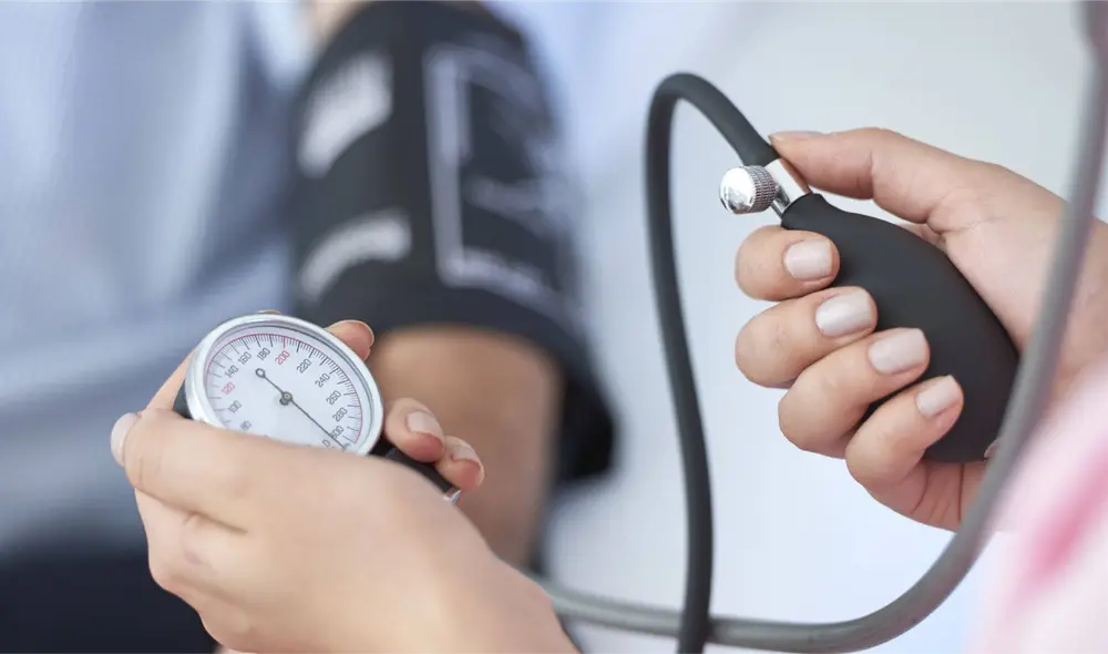 Si se deja sin tratamiento, la presión arterial alta o hipertensión puede llevar a muchas afecciones médicas. Foto: saludyvida Si se deja sin tratamiento, la presión arterial alta o hipertensión puede llevar a muchas afecciones médicas. Foto: saludyvida