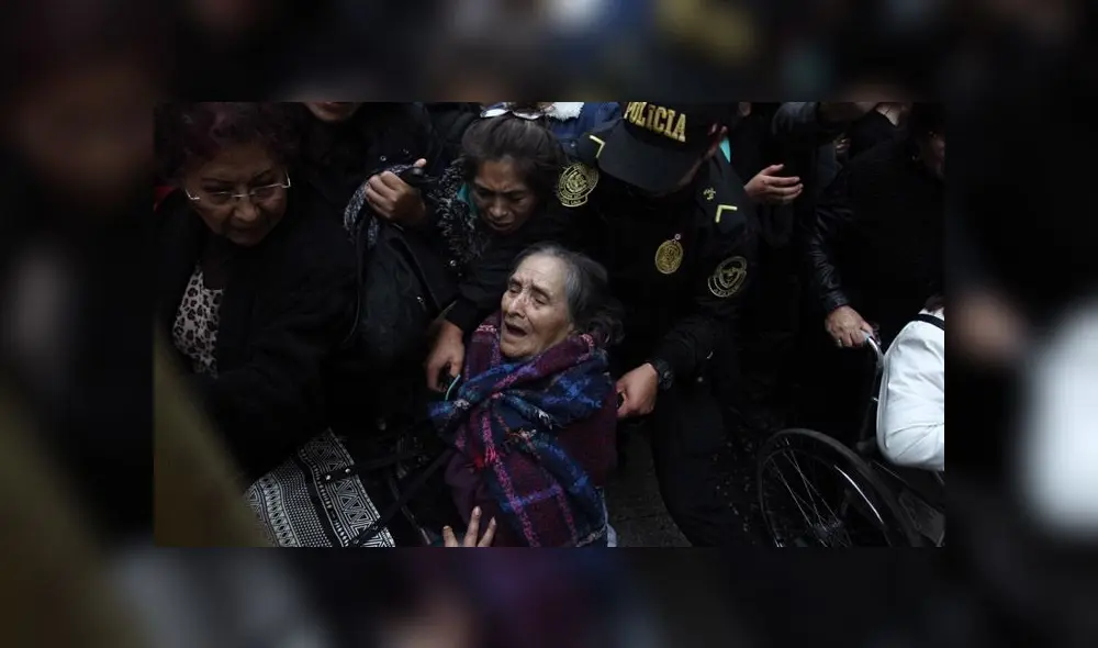 Varias personas que se dirigían al concierto de Juan Diego Flórez se vieron afectadas. (Foto: Aldair Mejía) Varias personas que se dirigían al concierto de Juan Diego Flórez se vieron afectadas. (Foto: Aldair Mejía)