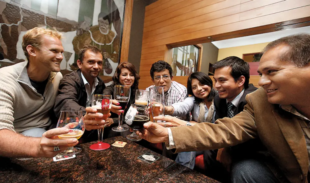 Dos grupos de científicos finlandeses creen haber obtenido la solución para mitigar la resaca. (Foto: José Vidal)