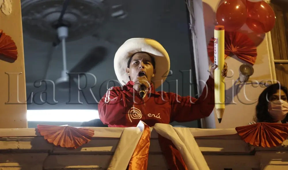 Pedro Castillo en mitin de cierre de campaña en Plaza 2 de Mayo. Foto: Antonio Melgarejo/La República Pedro Castillo en mitin de cierre de campaña en Plaza 2 de Mayo. Foto: Antonio Melgarejo/La República