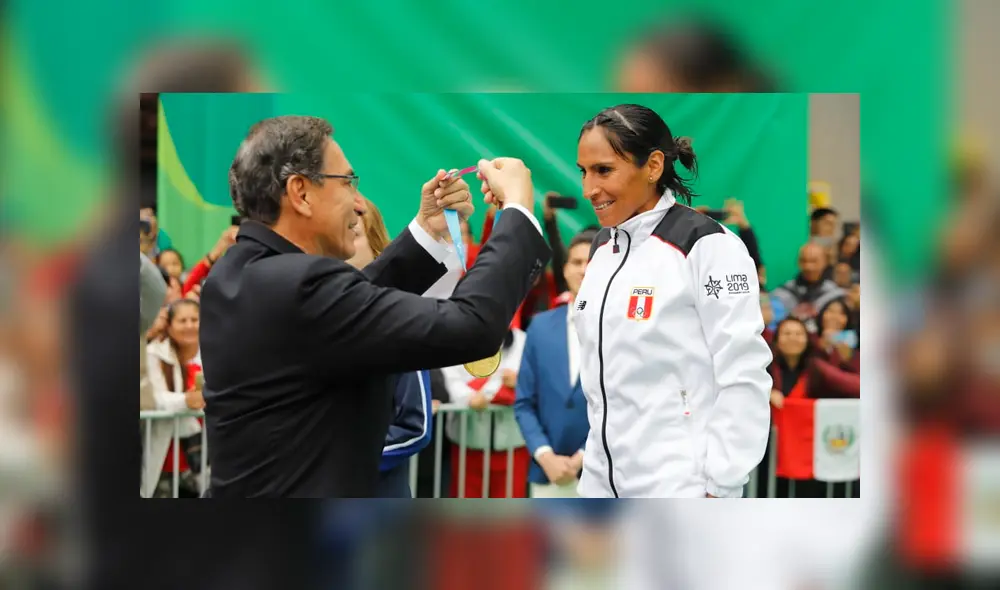 El presidente Martín Vizcarra le entregó la medalla de oro de los Panamericanos Lima 2019 a Gladys Tejeda. El presidente Martín Vizcarra le entregó la medalla de oro de los Panamericanos Lima 2019 a Gladys Tejeda.