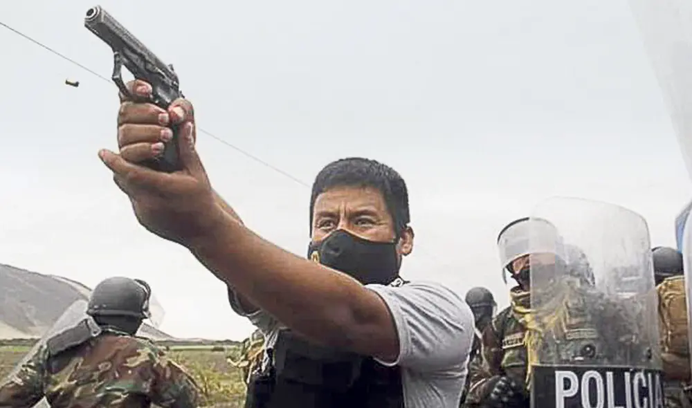 Efectivo. Periodista Iván Orbegozo captó a Bueno disparando. Foto: Iván Orbegoso/Cortesía La Industria Efectivo. Periodista Iván Orbegozo captó a Bueno disparando. Foto: Iván Orbegoso/Cortesía La Industria