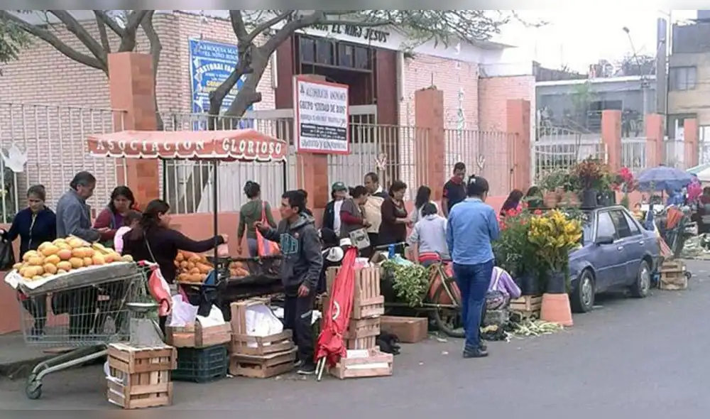 Caos vehicular y suciedad en San Juan de Miraflores