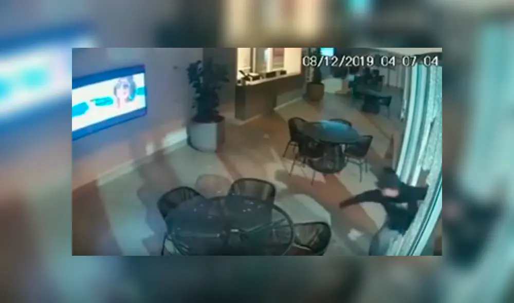 Video es viral en Facebook. Ladrones se han hecho viral en las redes tras protagonizar una cómica escena cuando pretendían robar un lujoso televisor de una casa Video es viral en Facebook. Ladrones se han hecho viral en las redes tras protagonizar una cómica escena cuando pretendían robar un lujoso televisor de una casa