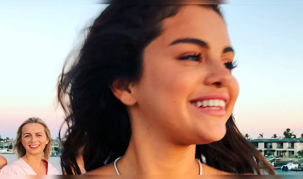 Selena Gomez enamora a fans con sensual figura en bikini [VIDEO]