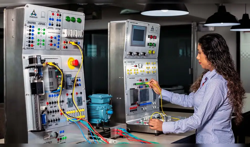 PUCP: egresados crean máquinas para capacitar a futuros ingenieros y técnicos