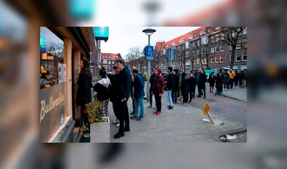 Ciudadanos hacen largas colas para comprar marihuana ante aislamiento por coronavirus Ciudadanos hacen largas colas para comprar marihuana ante aislamiento por coronavirus