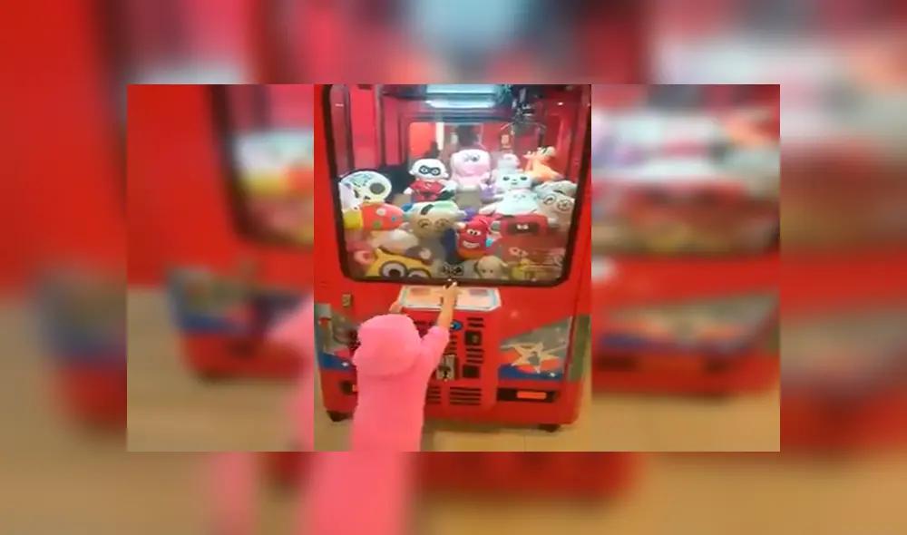 Facebook viral: Niña enseña ‘truco’ infalible para ganar en máquina de peluches 