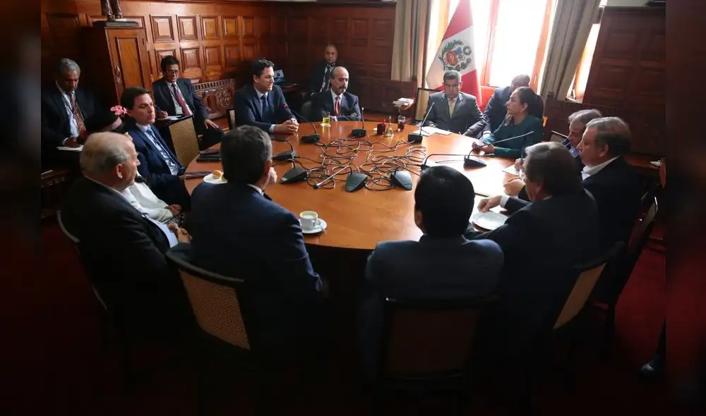 Mesa Directiva responderá por contrataciones Mesa Directiva responderá por contrataciones