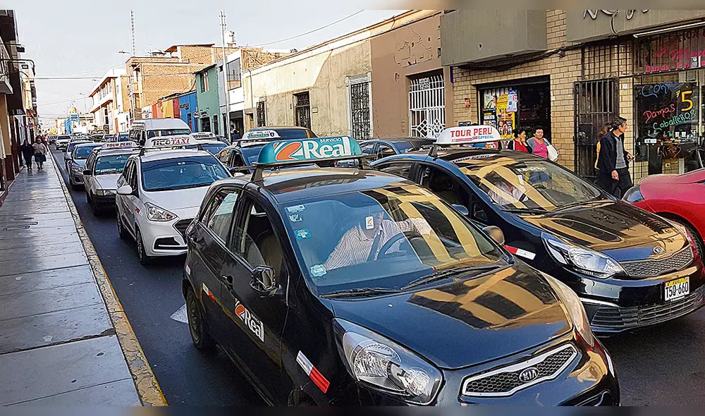 Taxi en Trujillo. Taxi en Trujillo.