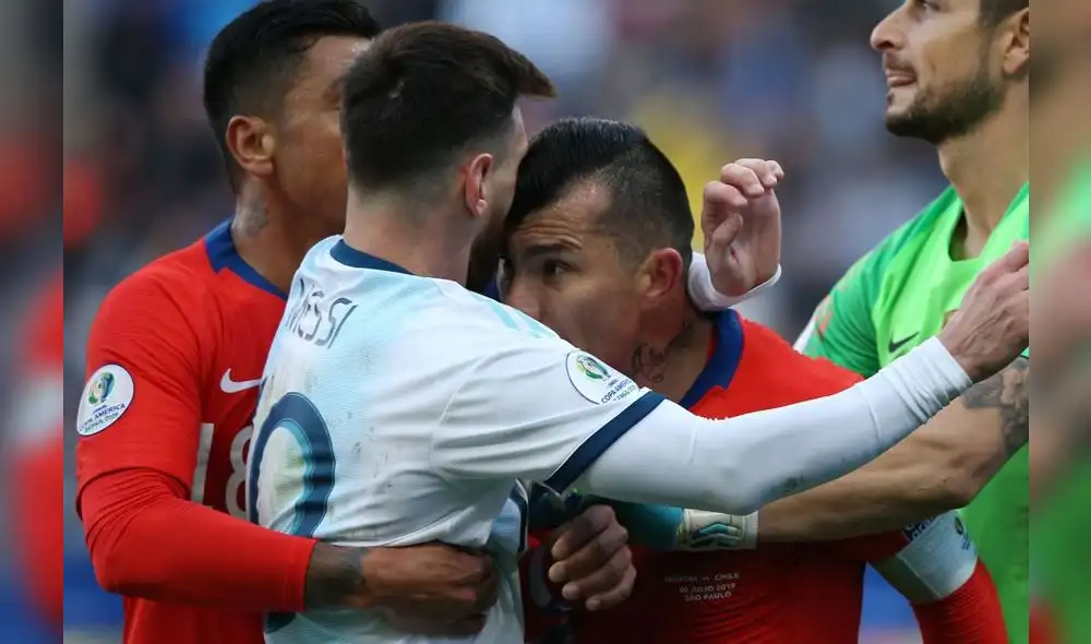 Ambos jugadores protagonizaron un fuerte careo durante el partido Argentina-Chile por la Copa América 2019. Foto: AP. Ambos jugadores protagonizaron un fuerte careo durante el partido Argentina-Chile por la Copa América 2019. Foto: AP.
