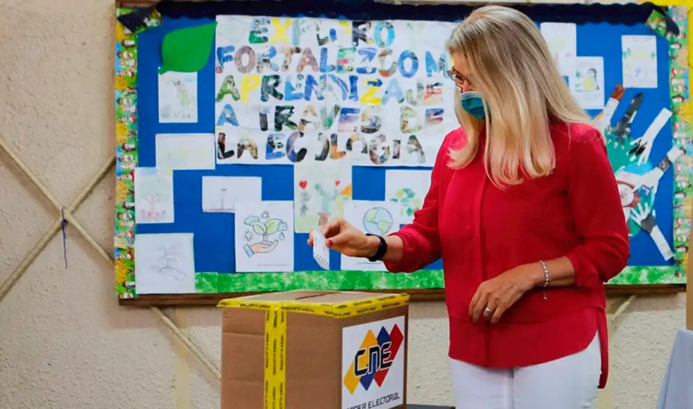 El Consejo Nacional Electoral (CNE) puso a disposición del público la lista con los centros de votación y miembros de mesa. Foto: EFE El Consejo Nacional Electoral (CNE) puso a disposición del público la lista con los centros de votación y miembros de mesa. Foto: EFE
