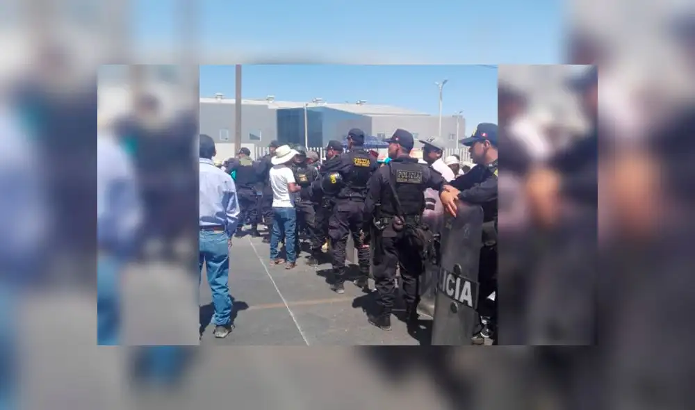 Arequipa: Cansados de accidentes de tránsito pobladores de La Joya bloquean la Panamericana Arequipa: Cansados de accidentes de tránsito pobladores de La Joya bloquean la Panamericana