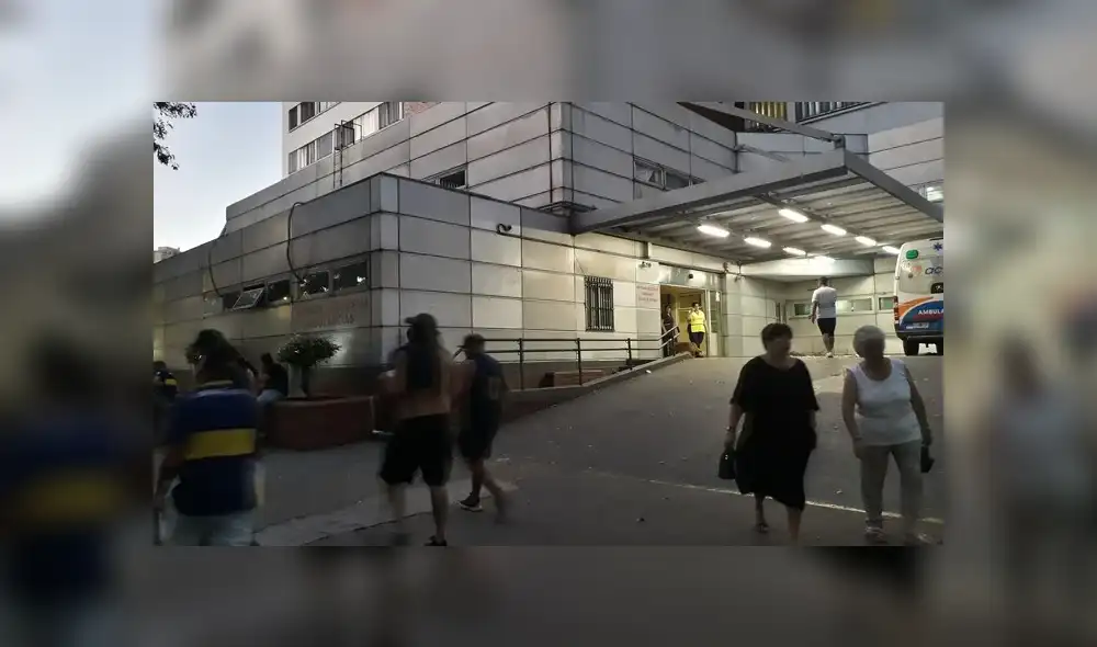 Varios personas entraron a un hospital para exigir mascarillas en plena cuarentena por el coronavirus. Foto: Clarín Varios personas entraron a un hospital para exigir mascarillas en plena cuarentena por el coronavirus. Foto: Clarín