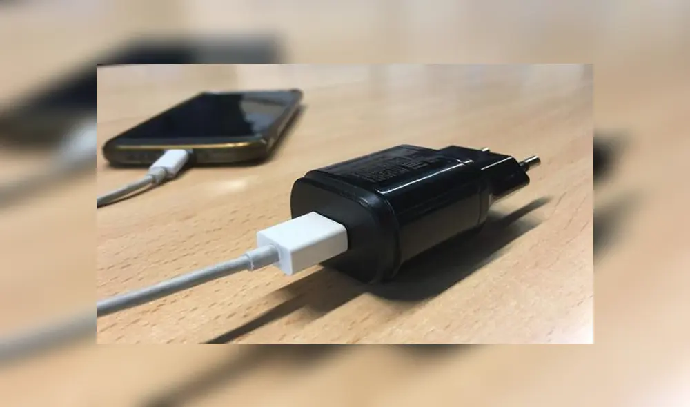 Es un mito, ya que los teléfonos nunca toman más corriente de la que pueden y necesitan. Foto: ABC