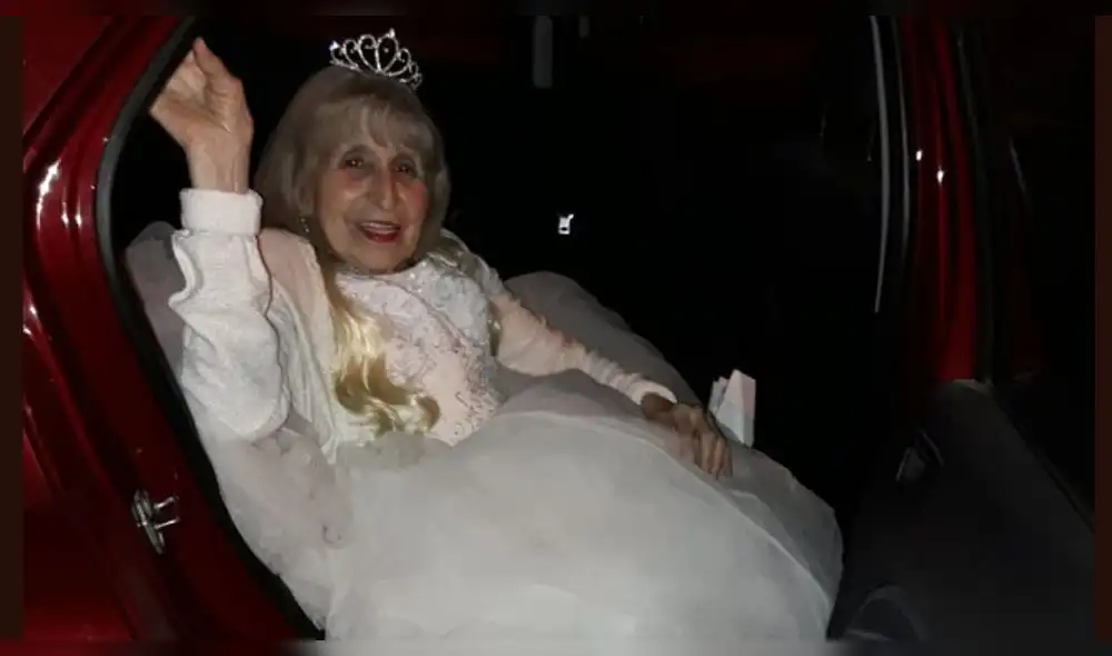 No pudo tener su quinceañero de adolescente, pero a los 90 años tuvo la mejor fiesta