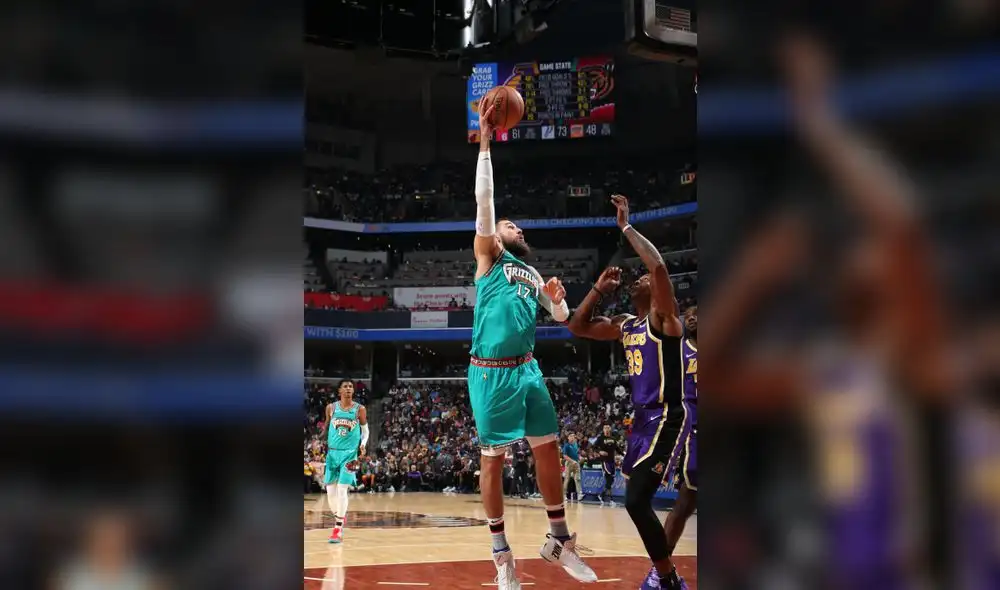 MEMPHIS, TN - NOVEMBER 23: Jonas Valanciunas #17 of the Memphis Grizzlies shoots the ball against the Los Angeles Lakers on November 23, 2019 at FedExForum in Memphis, Tennessee. NOTE TO USER: User expressly acknowledges and agrees that, by downloading and or using this photograph, User is consenting to the terms and conditions of the Getty Images License Agreement. Mandatory Copyright Notice: Copyright 2019 NBAE Joe Murphy/NBAE via Getty Images/AFP MEMPHIS, TN - NOVEMBER 23: Jonas Valanciunas #17 of the Memphis Grizzlies shoots the ball against the Los Angeles Lakers on November 23, 2019 at FedExForum in Memphis, Tennessee. NOTE TO USER: User expressly acknowledges and agrees that, by downloading and or using this photograph, User is consenting to the terms and conditions of the Getty Images License Agreement. Mandatory Copyright Notice: Copyright 2019 NBAE Joe Murphy/NBAE via Getty Images/AFP