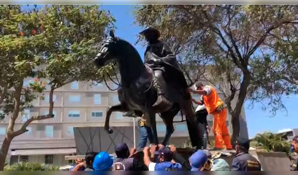 Instalan escultura de Baca Rossi en la ciudad de Chiclayo. Instalan escultura de Baca Rossi en la ciudad de Chiclayo.