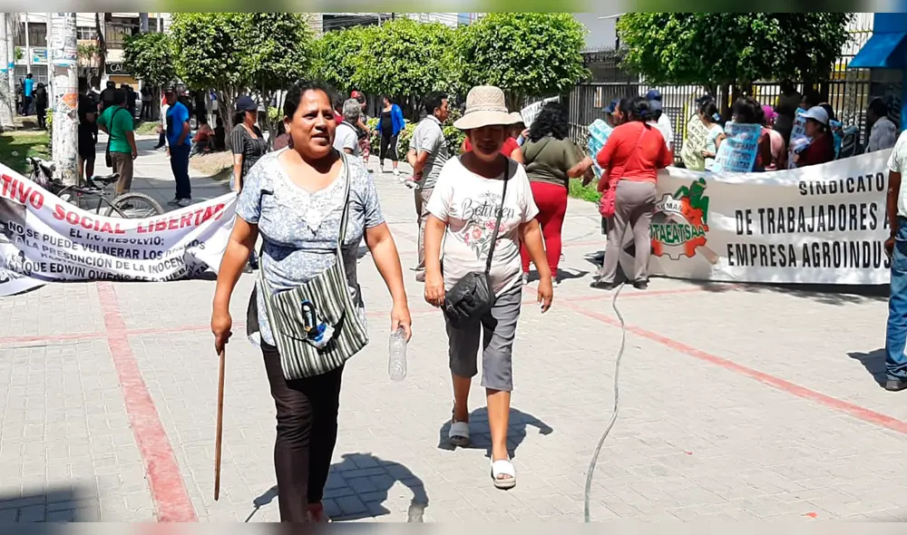 Trabajadores protestan en audiencia en Corte de Justicia de Lambayeque. Trabajadores protestan en audiencia en Corte de Justicia de Lambayeque.