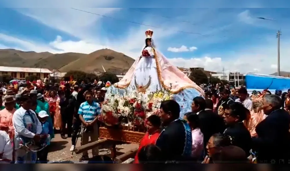Fieles ofrecieron sus alabanzas a la sagrada imagen. Fieles ofrecieron sus alabanzas a la sagrada imagen.