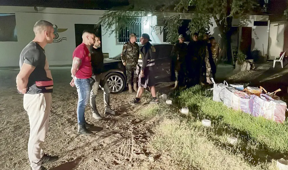 Operativo. Tres extranjeros y un peruano fueron detenidos. difusión: foto Operativo. Tres extranjeros y un peruano fueron detenidos. difusión: foto