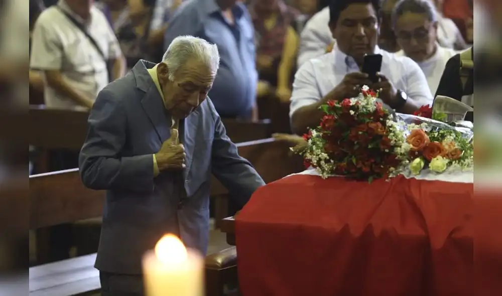 Personalidades políticas, militantes y público en general despiden a Alan García en la Casa del Pueblo. [FOTOS]
