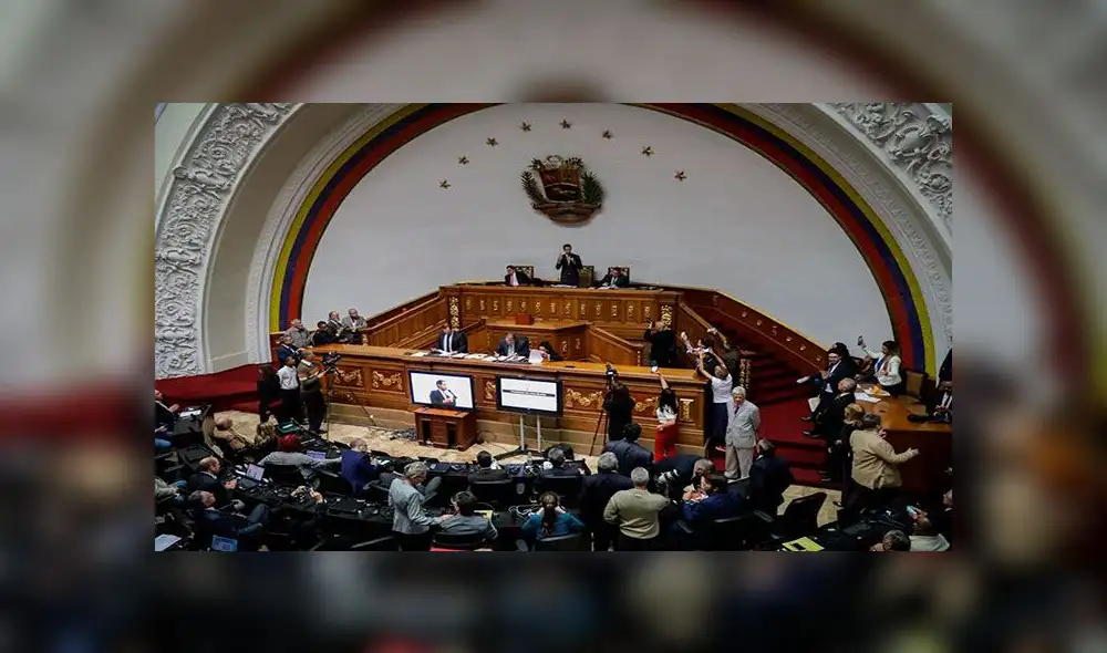 "(Los diputados) han traicionado así la confianza que con su voto les depositaron los venezolanos en la última elección libre que tuvo nuestro país, la de nuestra legítima Asamblea Nacional", dijeron. Foto: EFE