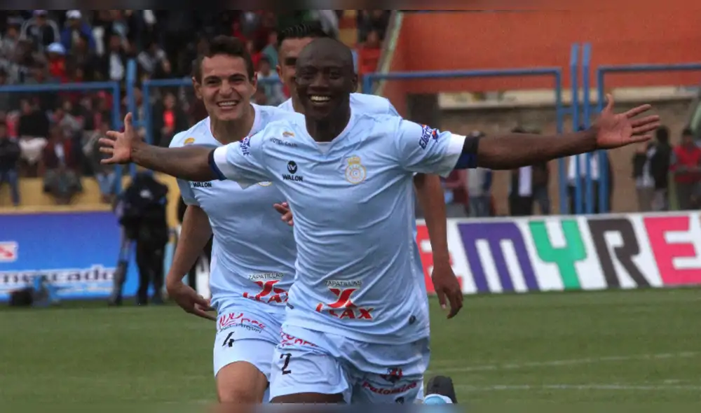 Selección peruana: Jhoel Herrera critica la actitud de los comensales que hacen col para comprar pollo frito. Foto: GLR