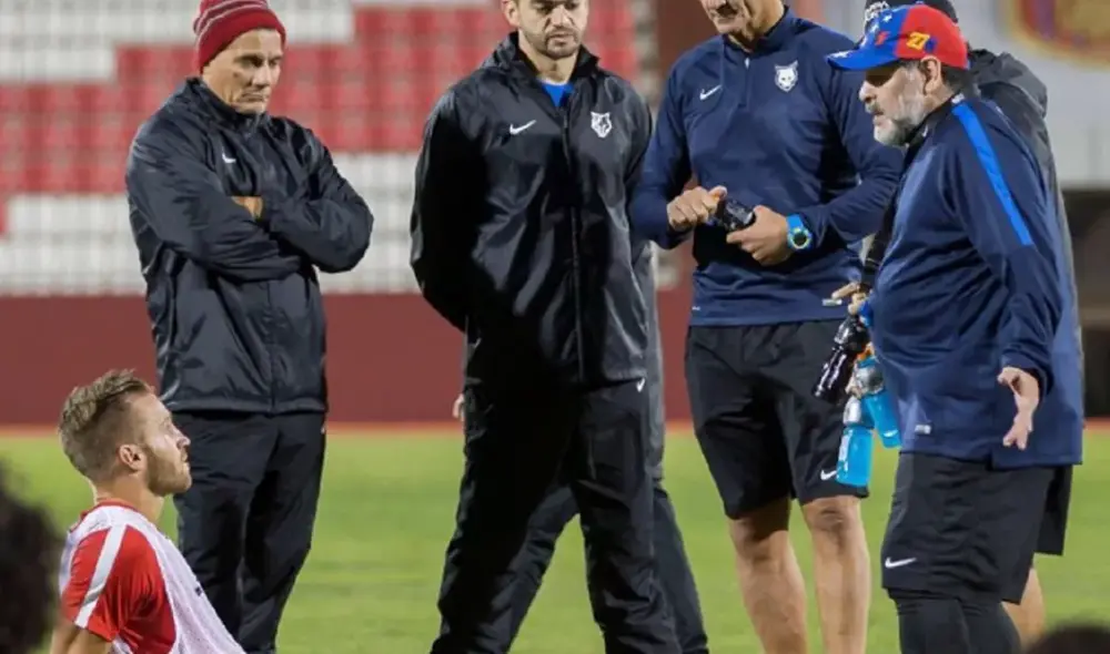 Diego Armando Maradona y Danilo Carando en el Al-Fujairah de Dubai. | Foto: Difusión Diego Armando Maradona y Danilo Carando en el Al-Fujairah de Dubai. | Foto: Difusión