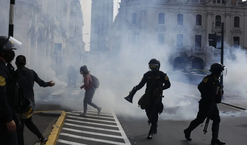 Siguen las protestas y detenidos de prensa. Foto: Marco Cotrina / La República