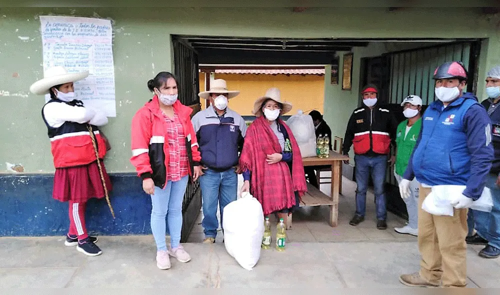 Rondas Campesinas se encargaron de que las familias vulnerables reciban las canastas. Rondas Campesinas se encargaron de que las familias vulnerables reciban las canastas.