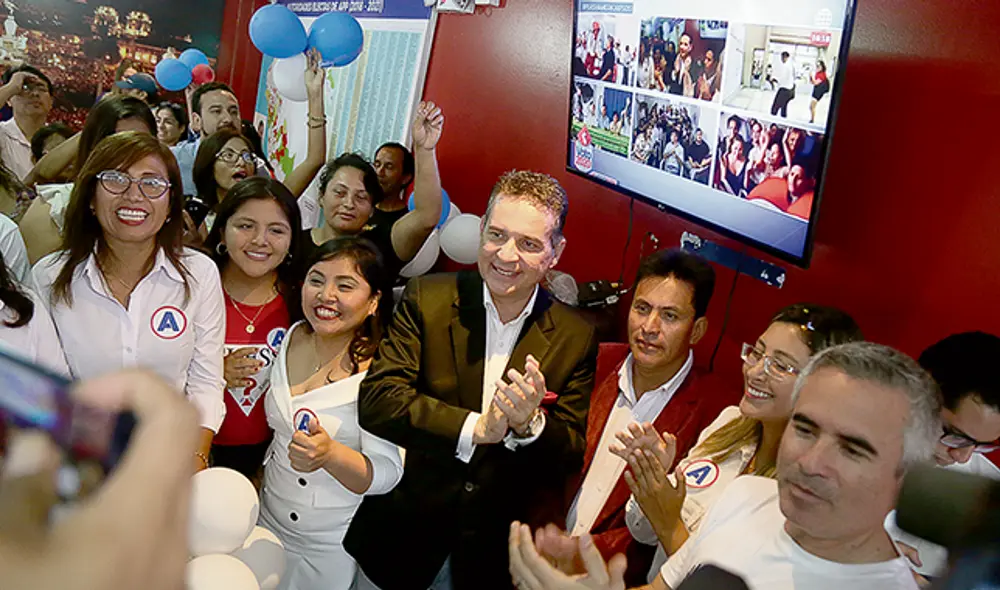 Diez partidos celebraron superar la valla electoral Diez partidos celebraron superar la valla electoral