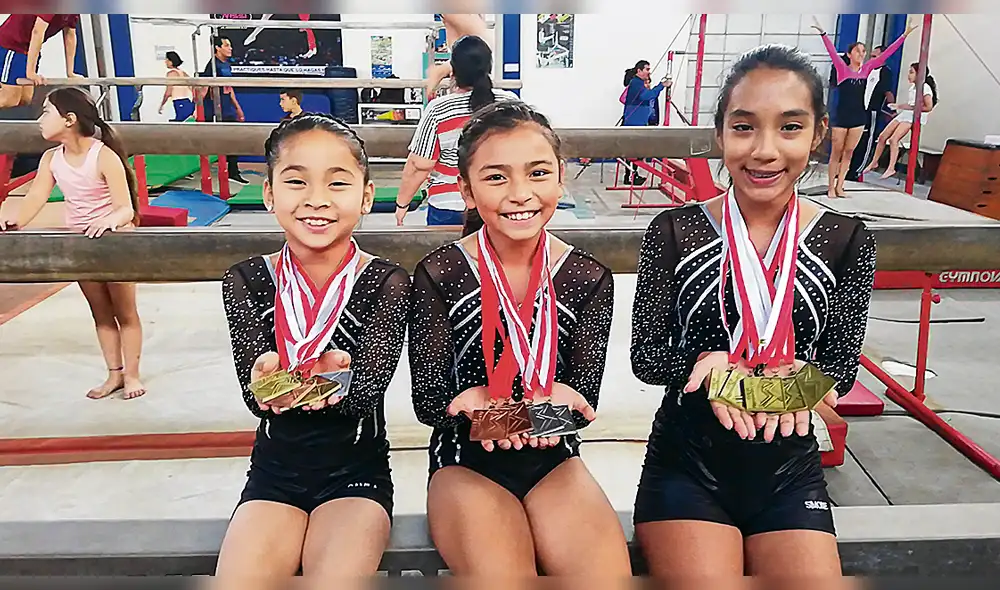 Medallistas. Camila, Simone e Ivanna esperan regresar de Tacna con más medallas. Medallistas. Camila, Simone e Ivanna esperan regresar de Tacna con más medallas.