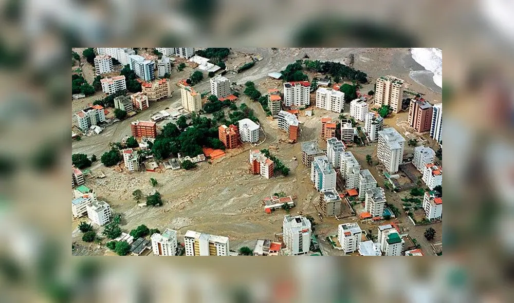 Vargas quedó inundada por el lodo el mismo día en que Hugo Chávez triunfaba en el referéndum. Foto: Difusión