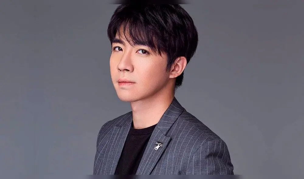 Yu Haoming es un cantante chino de Mandopop de Guangzhou, Guangdong. Hizo su debut en 2007 en el concurso televisado de canto chino Super Boy.