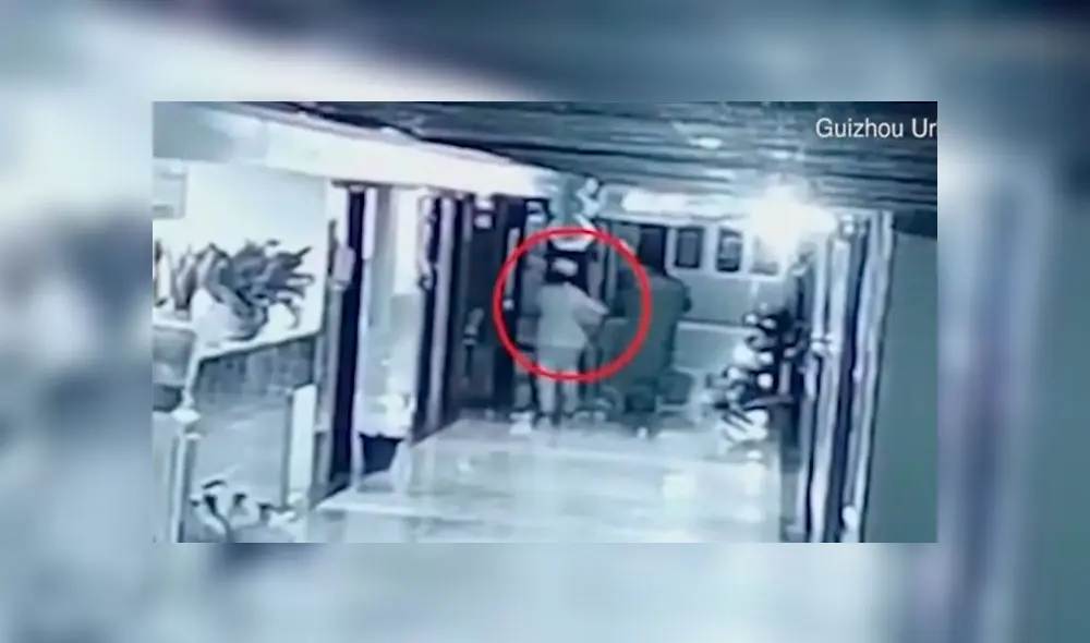 La mujer se llevó a un recién nacido de un hospital en China. Foto: Captura La mujer se llevó a un recién nacido de un hospital en China. Foto: Captura