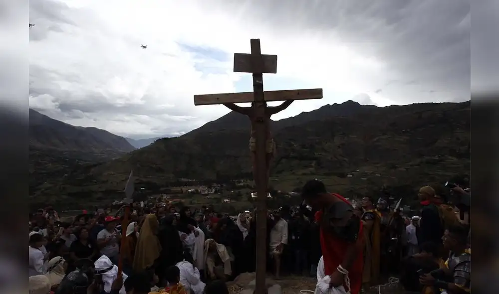 Semana Santa: actor es crucificado de verdad en Huánuco [FOTOS]