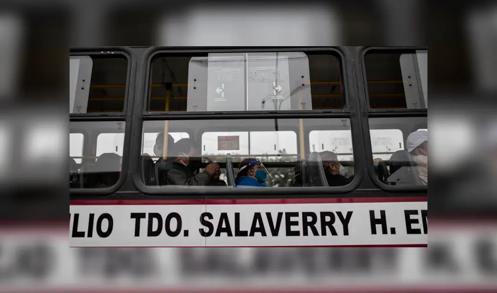 MTC dispone el uso obligatorio de mascarillas y protectores faciales en el transporte público. Foto: Aldair Mejía / La República MTC dispone el uso obligatorio de mascarillas y protectores faciales en el transporte público. Foto: Aldair Mejía / La República