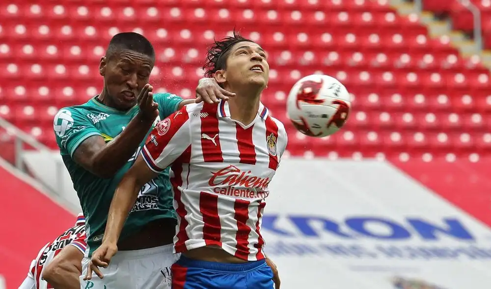 Chivas y León juegan en el estadio Akron por la primera semifinal de la Liga MX. Foto: Liga MX