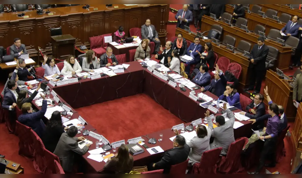Comisión de Constitución ya aprobó 2 de los 6 dictamenes propuestos por el Ejecutivo. Foto: La República.