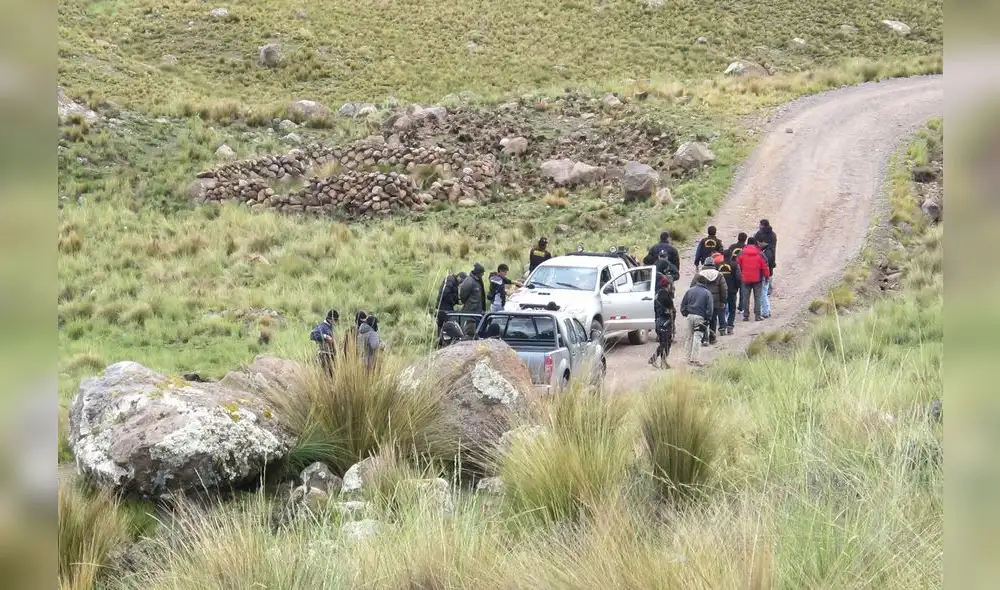 Barranca: Asaltan a pasajeros de microbús y los abandonan en paños menores